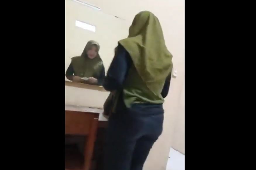 Viral Indo Mamah Muda Bercinta Sama Temen Anak Nya