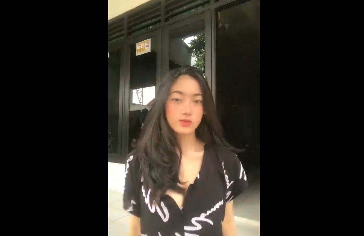 Cewek Viral Tebar Pesona Dengan Body Nya Yang Aduhay