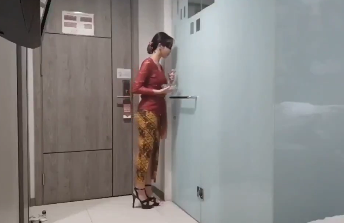 Lagi Viral Om Gadun Paksa Pelayan Hotel Kebaya Merah