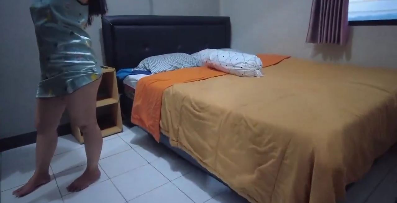 Main KE Kosan Tante Pemersatu Bangsa Di Sajiin Kue Apem Nya Yang Enak Dan Gurih