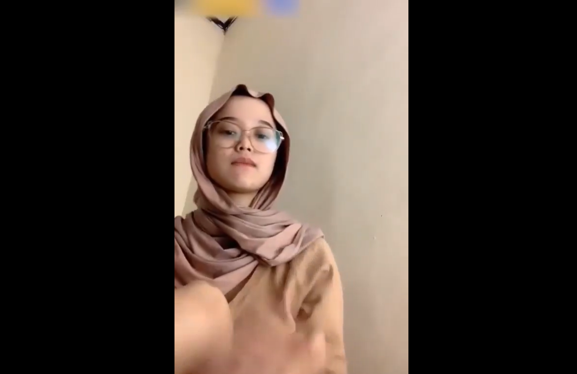 Video Viral Indo Gadis Hijab Konak Berat Mainin Apem Dan Gunung Nya