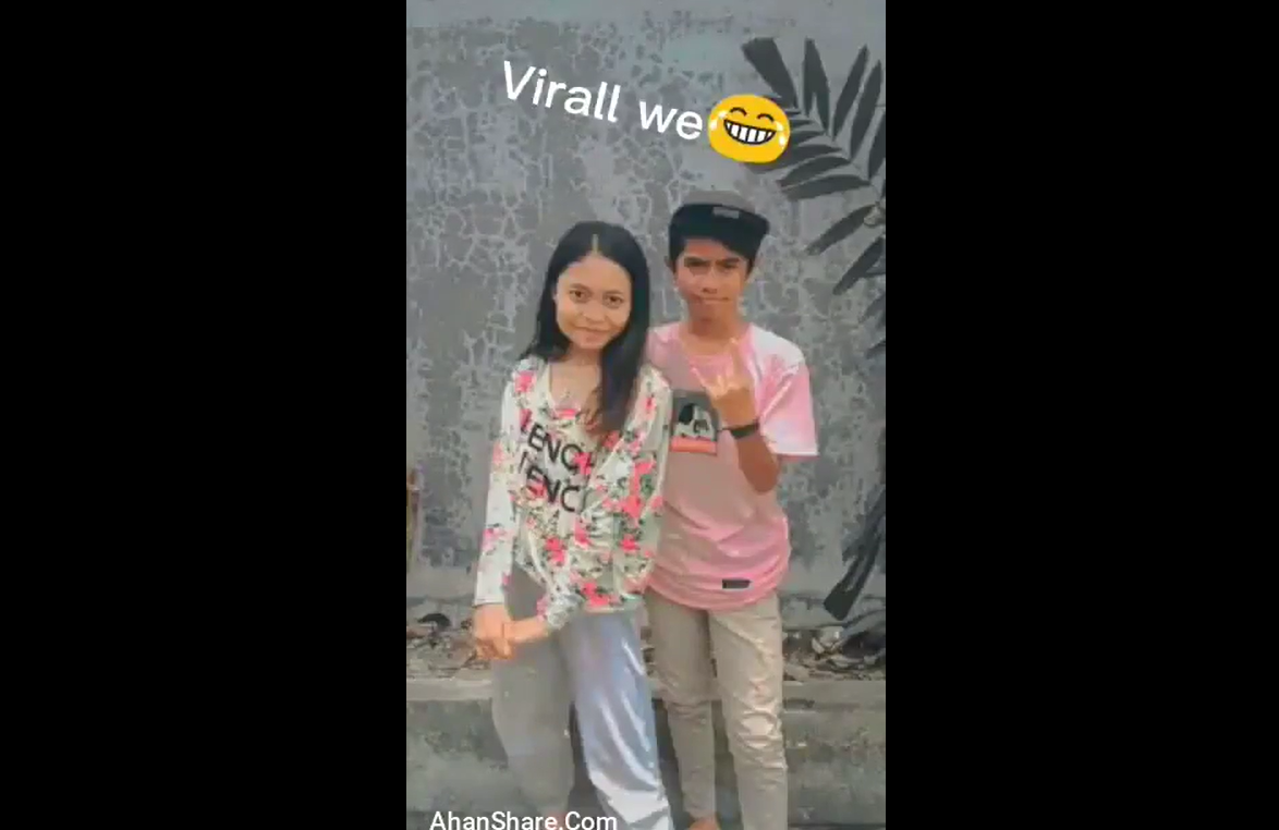 Viral Murid Main Di KElas Sambil Di Tonton Temen NYa