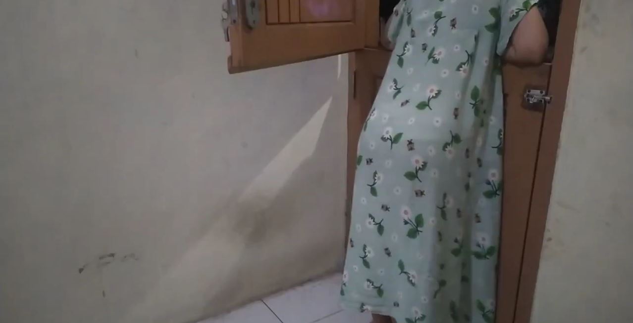 Yang Lagi Viral Nunggu Suami Pulang Kerja Langsung Di Sodok Sama Sodara Tiri