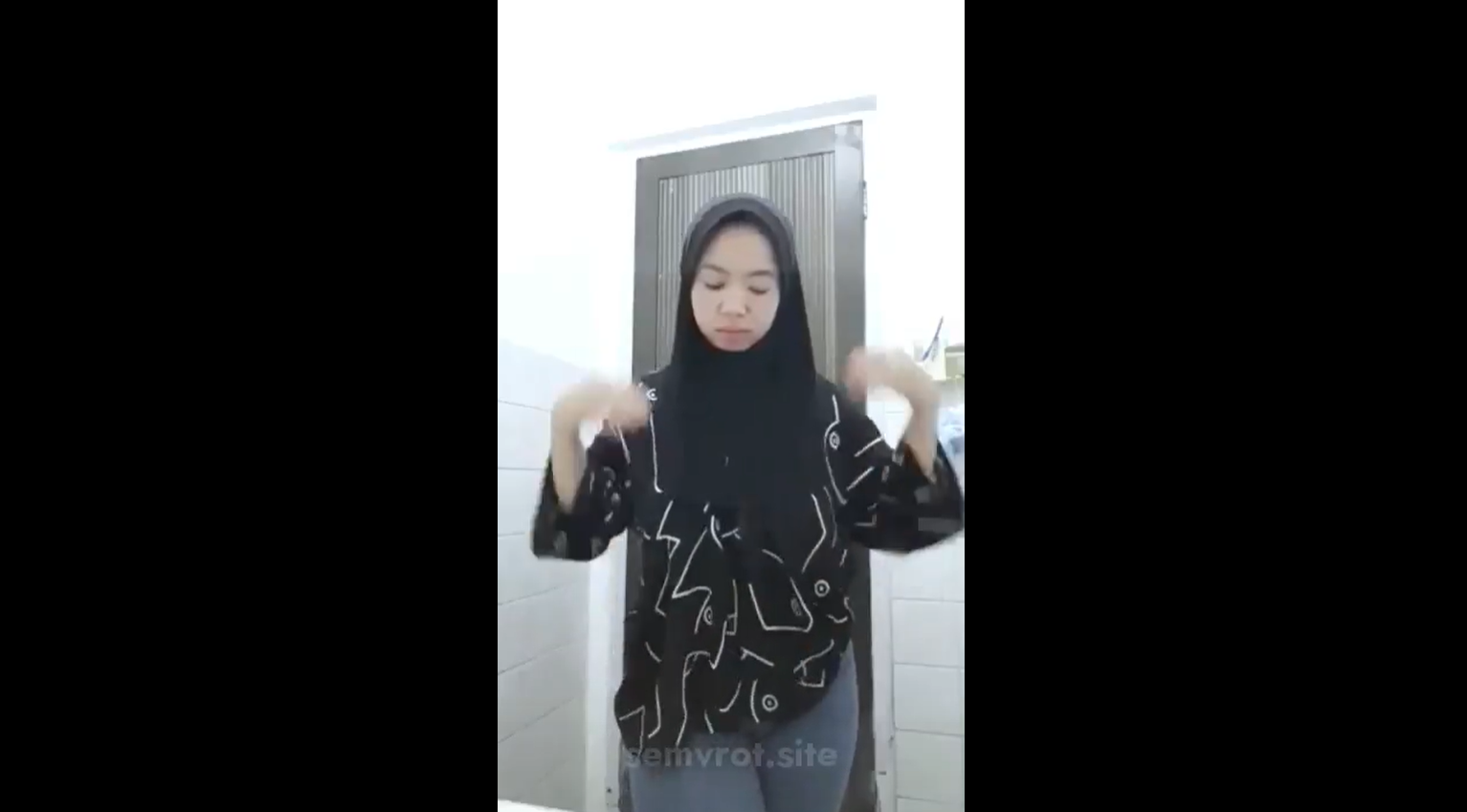 Viral Terbaru Gadis Desa Ber Hijab Viral Ga Tahan S4nge C0lmek Di Toilet Umum